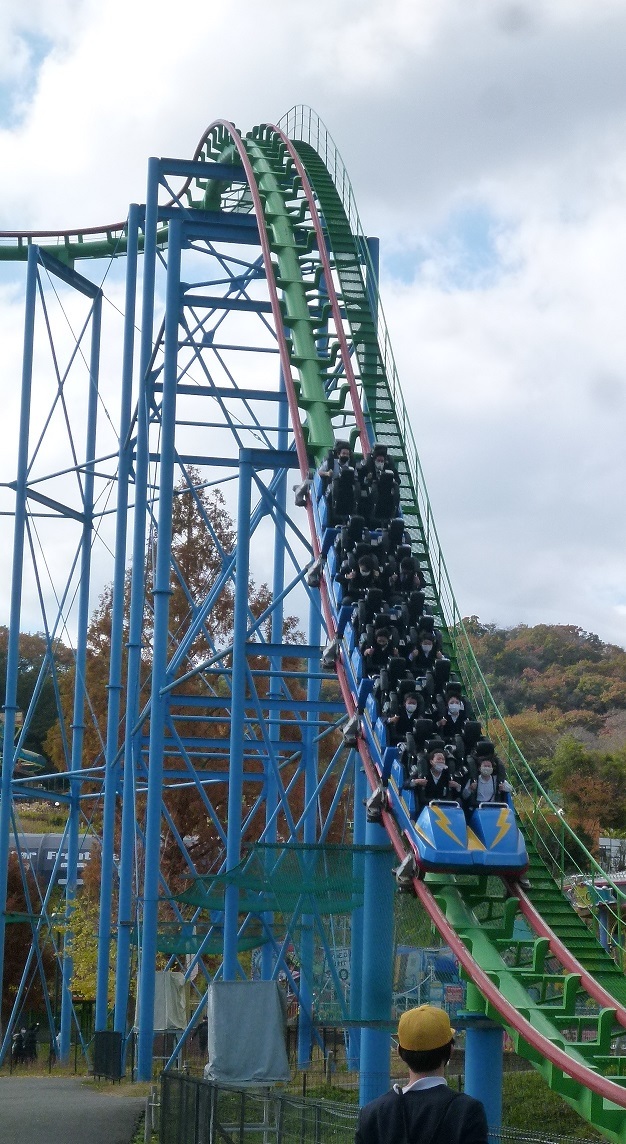 遊園地で遊ぶ